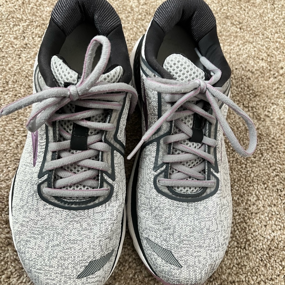 Women’s Brooks Adrenaline 20 GTS XX Running shoe.  Hard to find size 8.5D (Wide)